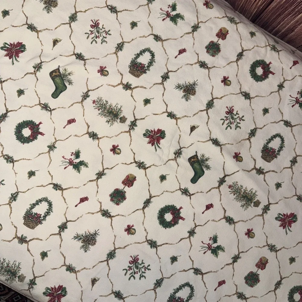 Christmas Tablecloth 58x108 Cream Cardinal Wreath Stocking Holiday Jacquard